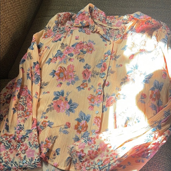 Floral Button-Up Blouse - Picture 5 of 6